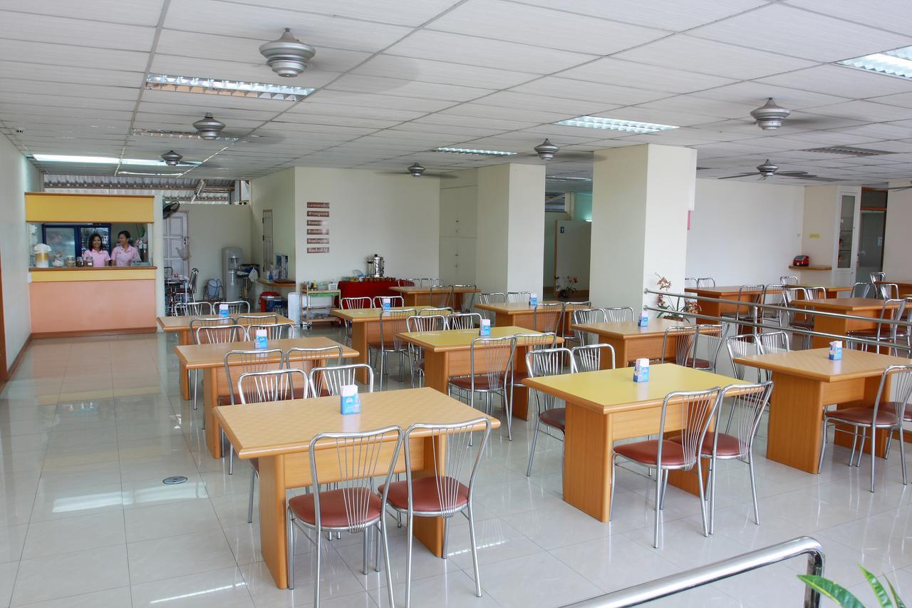 P.A. Place Hotel Nakhon Sawan Exteriör bild